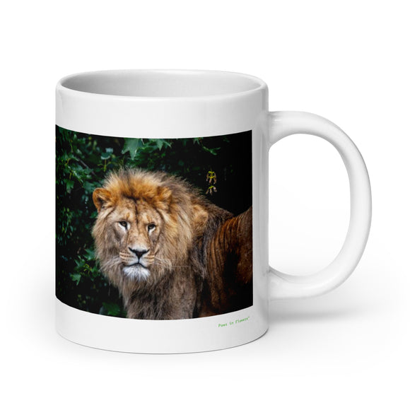 20 oz. white ceramic lion mug showing a lion in its natural habitat